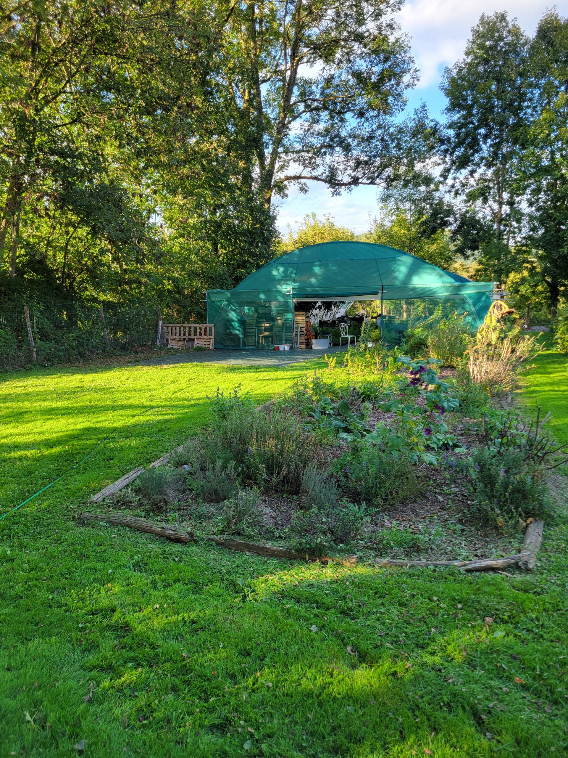 le tunnel et un parterre